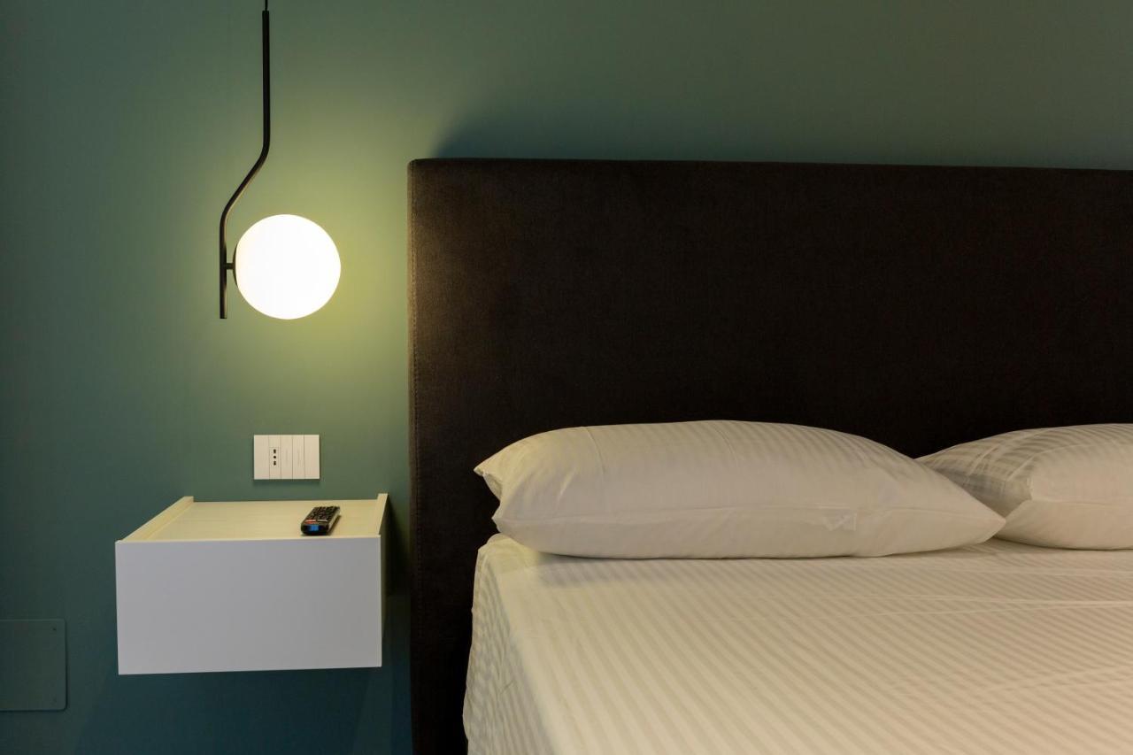 7th floor apartment Foggia Buitenkant foto